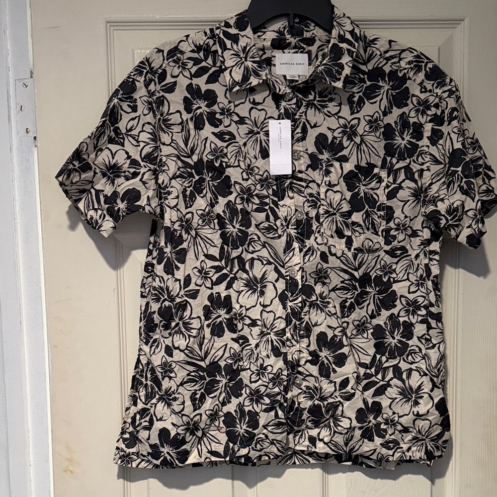 American Eagle Outfitters Men's Black Floral Shirt